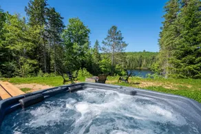 Spa pool Private Lake - Chalet Hello - Image 2