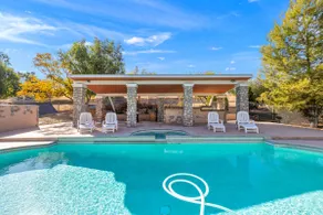 Vineyard Vista Retreat –Your Serene desert Getaway - Image 5