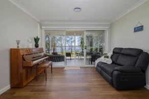 Lake House on Panorama - Refined Waterfront Living - Image 4