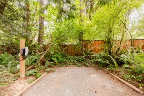Full Creekside Duplex Near Seattle Ferries - Image 4