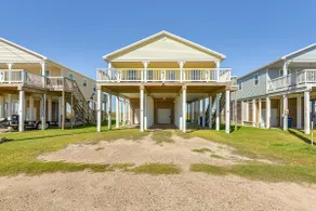 Walk to Beach: Gulf-view Home in Surfside Beach! - Image 3