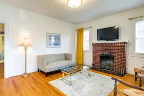 Walk to The Grandin Theatre: Roanoke Unit w/ Yard! - Image 5