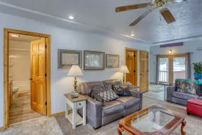 Aarons Aspen Retreat·Hot Tub, Scenic &Pet Friendly - Image 5