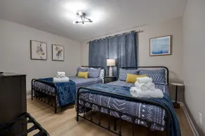 Newly Remodeled, 5 min to UD, No Airbnb Fees - Image 5