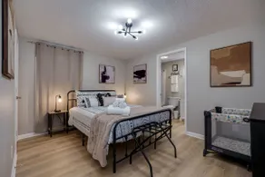 Newly Remodeled, 5 min to UD, No Airbnb Fees - Image 3