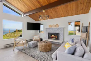 Charming Coastal Retreat - Image 2