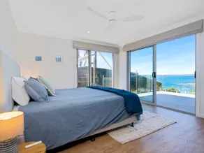 Waterfront Garden Bay Beach House - Image 4
