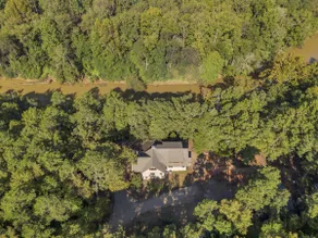 Big Sam's Riverside Retreat - Image 4