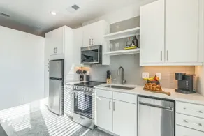 Comfortable 1 Bedroom with Pool and Gym Access - Image 3