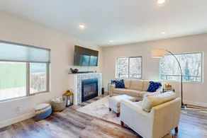 Mtn-View Home w/ Hot Tub & Fire Pit in Brian Head! - Image 2