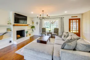 Fire Pit & Grill: Tyler Home on 5 Acres! - Image 4