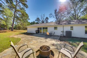 Fire Pit & Grill: Tyler Home on 5 Acres! - Image 3