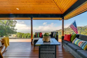Dreamy Hilltop View: Roseburg Wine Country Retreat - Image 4