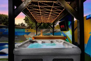 2 HotTubs, Pool, Theater, MiniGolf, Games, 20 - Image 2