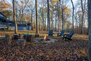 Luxury 4-Bedroom Estate: Leiper's Fork w/ Pond - Image 2