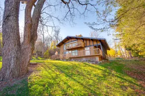 Walk to Liberty Mountain: Lake-view Ski Retreat! - Image 3