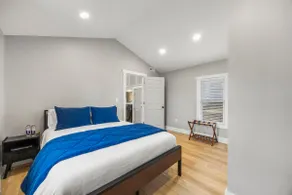 Hoosier HQ Sleek 3-Bed Near IU - Image 4