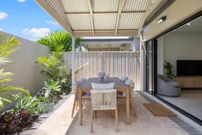 Vera on Penzance - 3BR, Parking, Wifi - Image 4