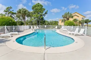 Relaxing Breeze: Great Views, Pool & 2 Kayaks! - Image 3