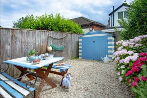 Salty Cottage - Image 2