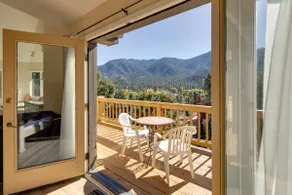 Game Room & Deck: Modern Frazier Park Home! - Image 2