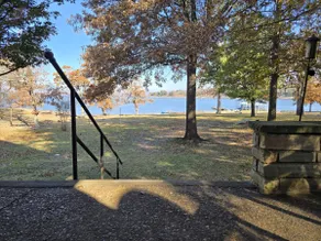 Spacious Lakefront, sleeps 12! Kayak rental! - Image 3
