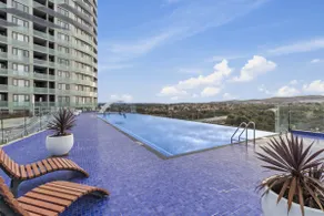 Infinity Tower Oasis | Pool, Gym & Panoramic Views - Image 4