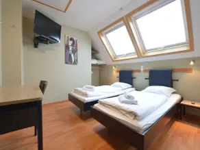 Spacious Home with Garden - Image 5