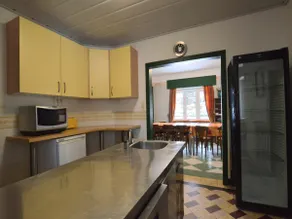 Spacious Home with Garden - Image 3