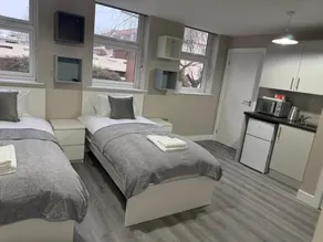 Large Twin Bed Studio (2 x Single Beds) (1) - Image 2
