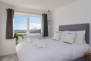 Appartement avec jardin, internet haut débit et barbecue | Vue sur l'eau - Image 2