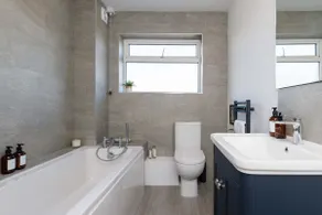 Appartement avec jardin, internet haut débit et barbecue | Vue sur l'eau - Image 4