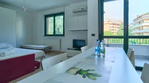 APT. 14-Cosy Apartment with Balcony - Image 4