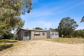 Huon: 1BR lodge offering water views + more! - Image 5