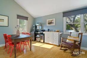 Tarrytown Studio Apt w/Kitchenette + King Bed - Image 2