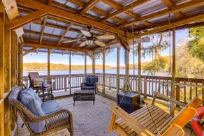 6 Mi to Manatee Springs! Family Riverfront Getaway - Image 2