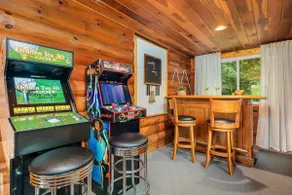 Sunday River Cabin: Fire Pit, Hot Tub & Game Rooms - Image 5