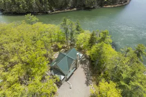 Riverfront Escape for Families & Friends - Image 4