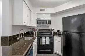 Cozy Apt with Pool, Hot Tub, Golf, Near Downtown - Image 4