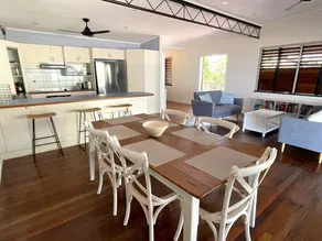 Sully's Beach House - Image 2