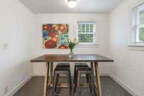 Timeless Escape - 2 Bd & Parking - Image 2