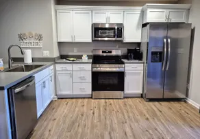 Guesthouse 3BDR,2BA Suite • Steps from Downtown OP - Image 3