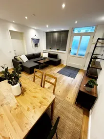 Spacious Apartment for 12 in Hamburg - Image 2