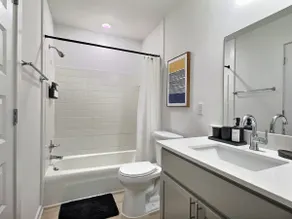 City Retreat, Free Parking, Near Downtown Hotspots - Image 5