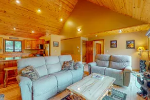 Stunning Lakefront Cabin: Dock, Yard & Firepit - Image 4