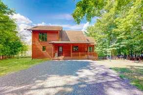 Stunning Lakefront Cabin: Dock, Yard & Firepit - Image 2