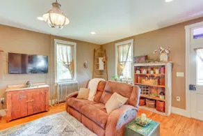 3 Mi to Dtwn: Charming Farmhouse in Mount Joy! - Image 4