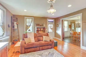 3 Mi to Dtwn: Charming Farmhouse in Mount Joy! - Image 5