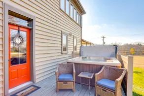 3 Mi to Dtwn: Charming Farmhouse in Mount Joy! - Image 2