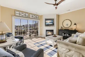 Gorgeous Marina Views from this Dog Friendly condo - Image 5